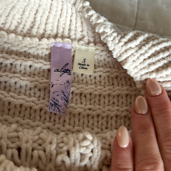 Cream Knit Sweater Size Small - Picture 3 of 6